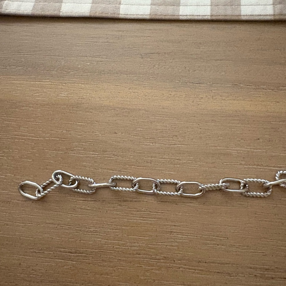 EUC David Yurman bracelet 7 inches. TODAY ONLY PRICE